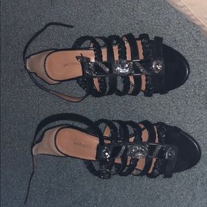 Adorable dressy wedge sandals.